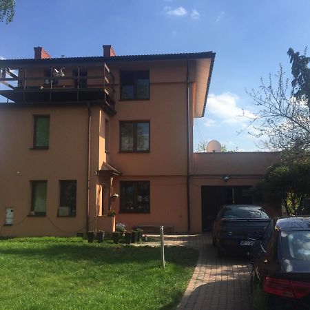 Samodzielny Pokoj W Wygodnym Domu Z Parkingiem Appartamento Piaseczno  Esterno foto