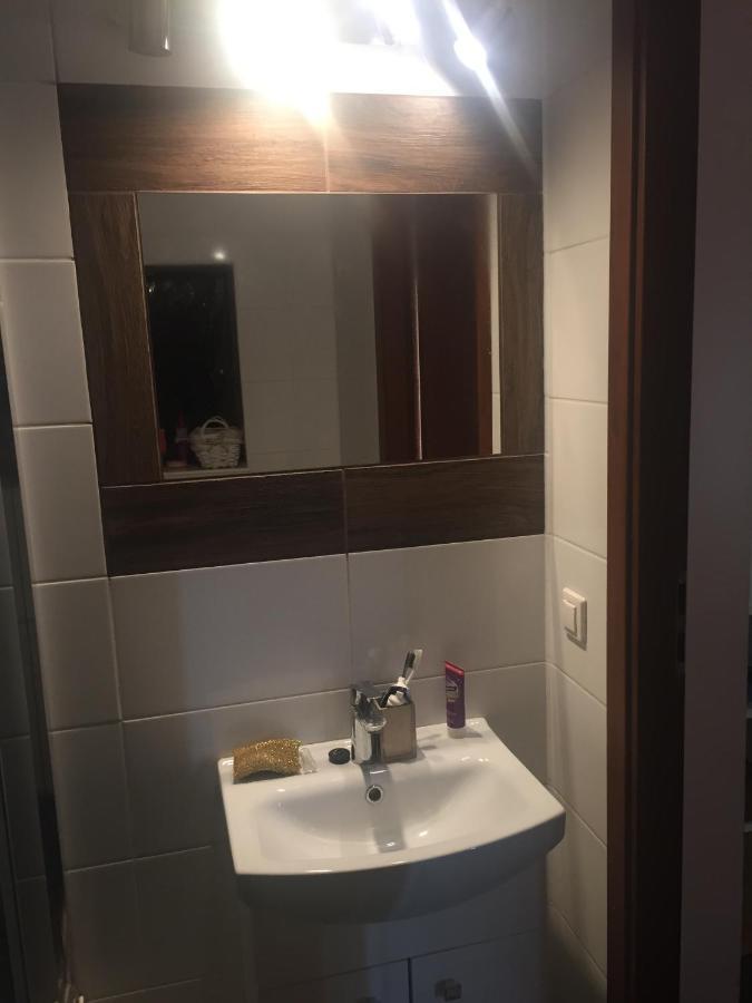 Samodzielny Pokoj W Wygodnym Domu Z Parkingiem Appartamento Piaseczno  Esterno foto